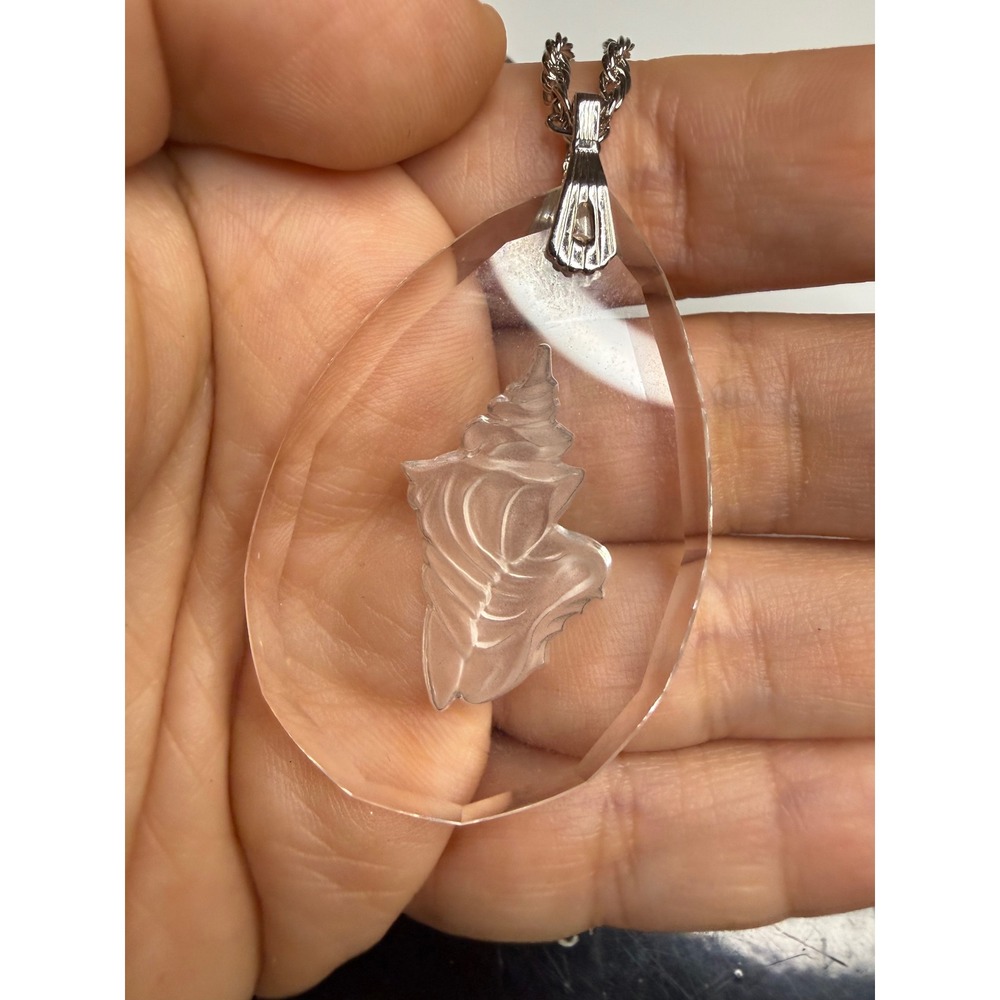 Hallmark Cards Inc Seashell Intaglio Teardrop Pendant Necklace Silver Tone 18in